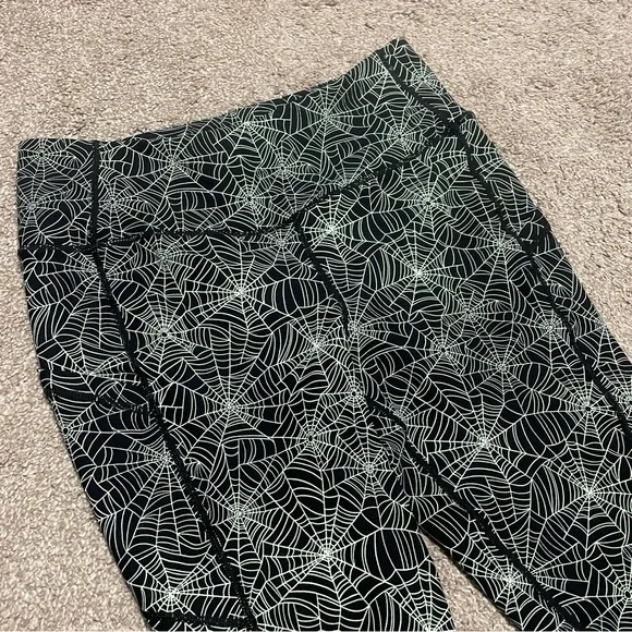 Women’s Torrid Active Spider Web Bra and Legging Set Size 1/1X - Picture 3 of 6
